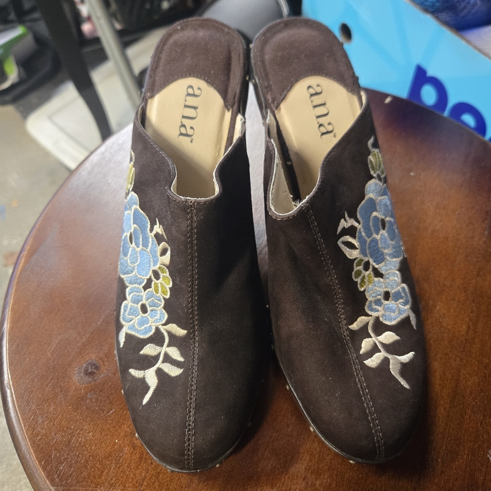 a.n.a Women's Brown Embroidered Mules